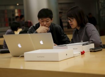 Apple’s Book, Film Services Go Dark in China