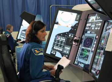 Simulators Give Astronauts Glimpse of Future Flights