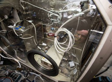 Researching 3D Printing Technology on the Space Station