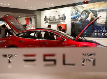 Tesla Removes ‘Autopilot’ from China Website After Beijing Crash
