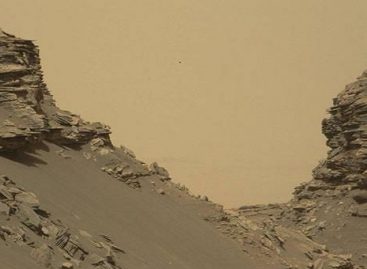 Mars Rover Views Spectacular Layered Rock Formations