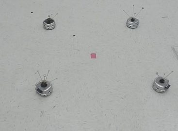 Team of Robots Learns to Work Together, Without Colliding